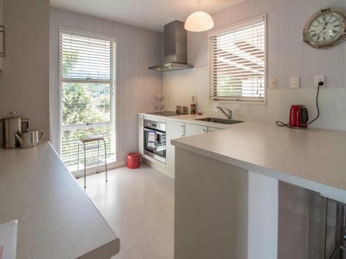 French Bay Views - Akaroa Holiday Home