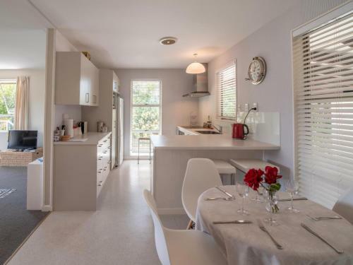French Bay Views - Akaroa Holiday Home