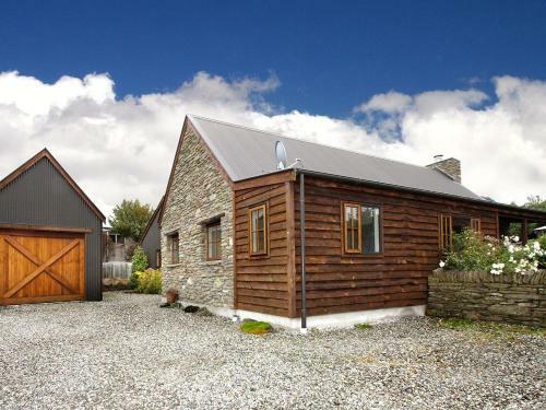 Maytime Cottage - Arrowtown Holiday Home