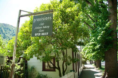 Alchemy Cottage - Arrowtown Holiday Home