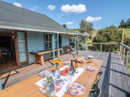Manaia Cottage - Akaroa Holiday Home