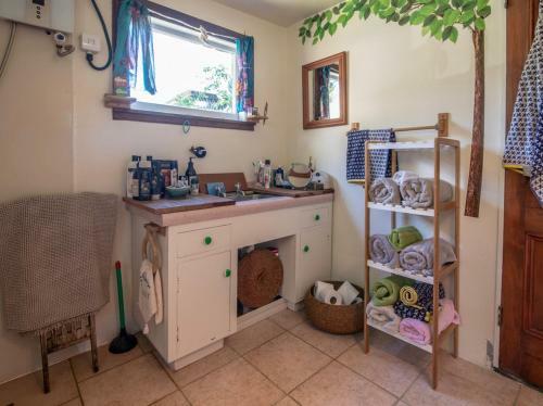 Manaia Cottage - Akaroa Holiday Home