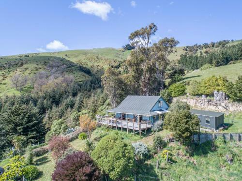 Manaia Cottage - Akaroa Holiday Home