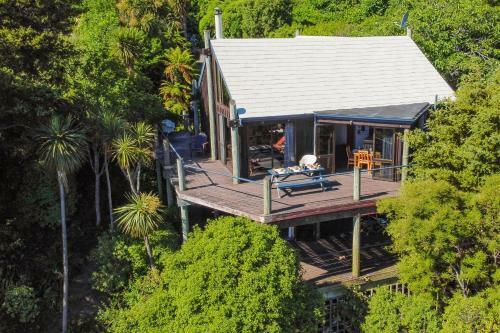 The Tree House - Akaroa Holiday Home
