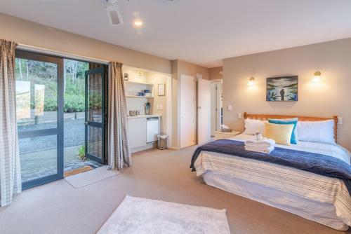 Fantail Cottage - Akaroa Holiday Home