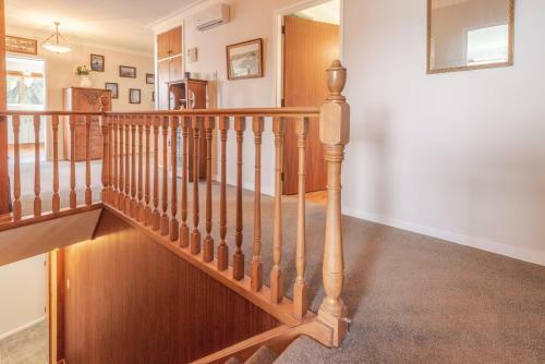 Hilltop Haven - Akaroa Holiday Home