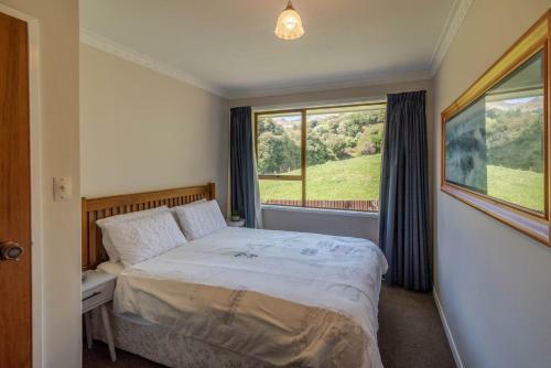 Hilltop Haven - Akaroa Holiday Home