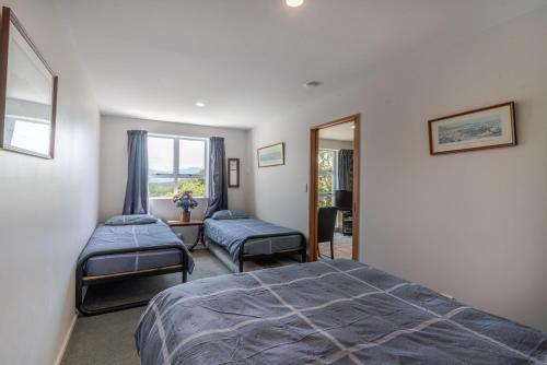 Hilltop Haven - Akaroa Holiday Home