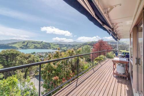 Hilltop Haven - Akaroa Holiday Home