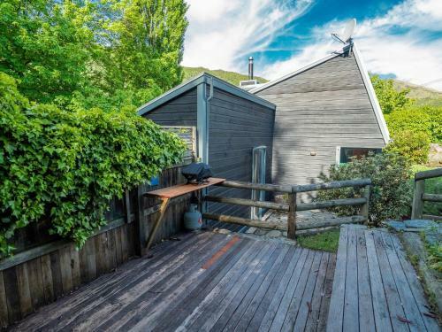 On The Village Green Arrowtown Central Home