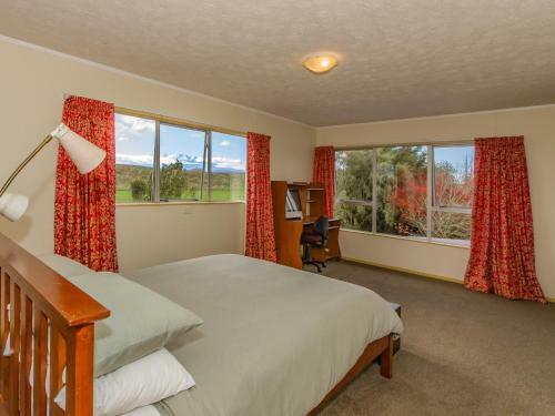 Raetihi Garden Spa Villa - Raetihi Holiday Home