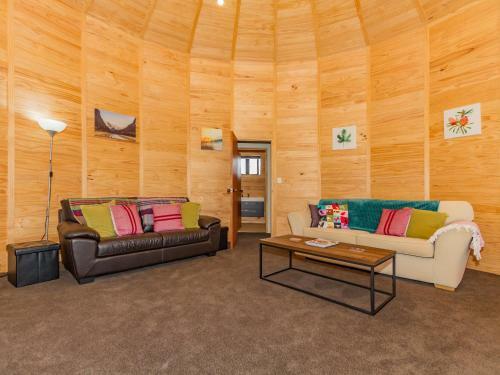 The Snowglobe - Ohakune Modern Yurt Style Chalet
