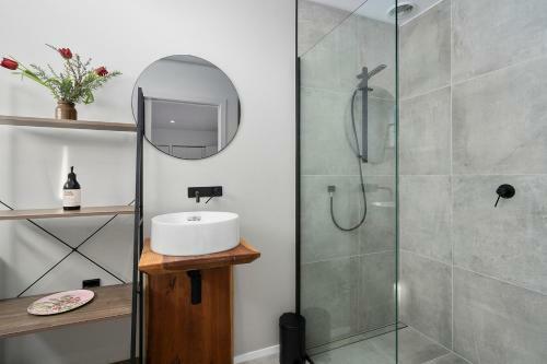 Cedar House - Martinborough Holiday Home