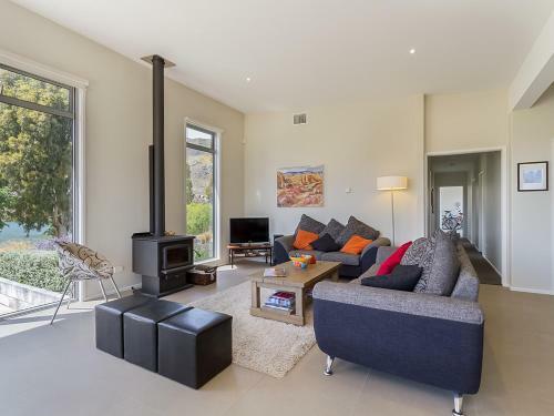 Sunhaven Lakeside - Cromwell Holiday Home