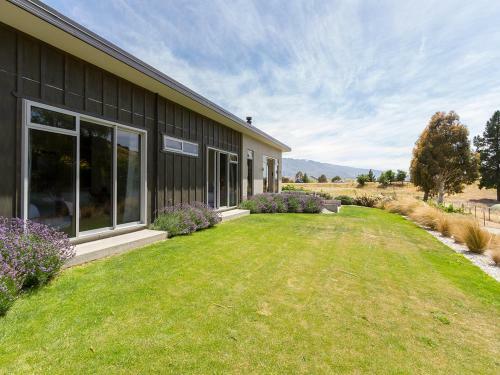Sunhaven Lakeside - Cromwell Holiday Home