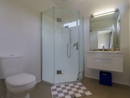 Sunhaven Lakeside - Cromwell Holiday Home