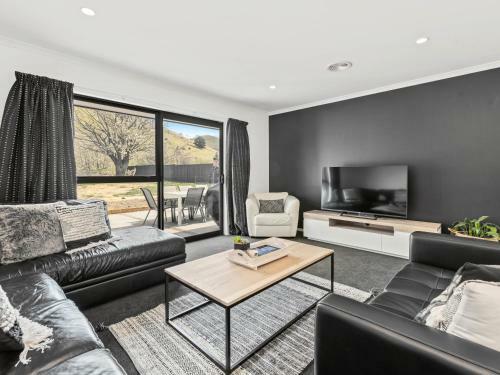 Modern Mount Pisa - Cromwell Holiday Home