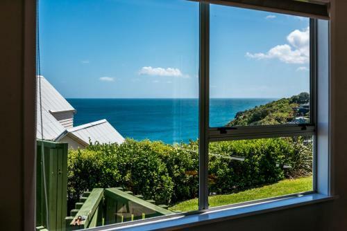 The Island Gem - Waiheke Holiday Home