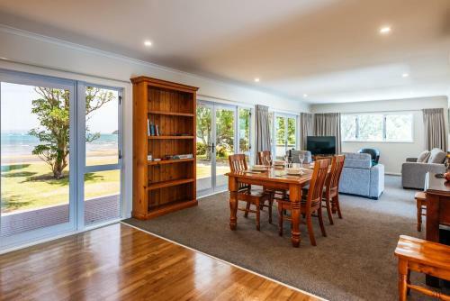 Number Six - Oneroa Holiday Home