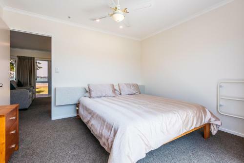 Number Six - Oneroa Holiday Home
