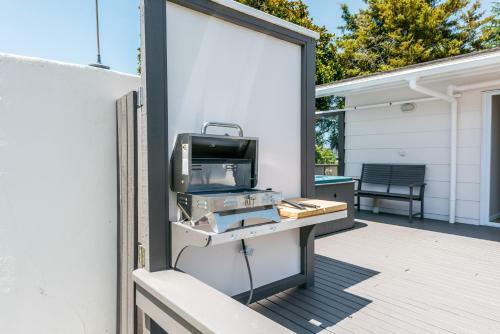 Number Six - Oneroa Holiday Home
