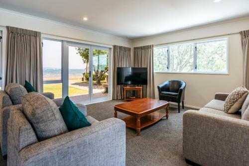 Number Six - Oneroa Holiday Home