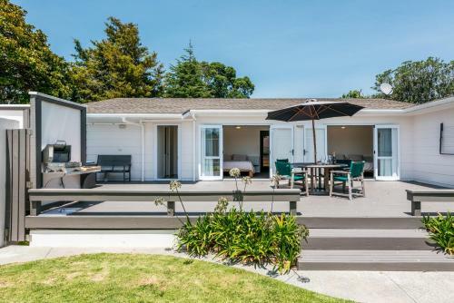 Number Six - Oneroa Holiday Home