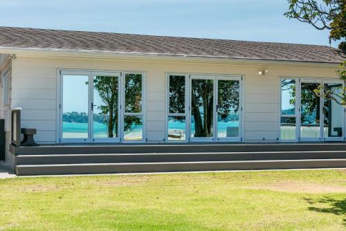 Number Six - Oneroa Holiday Home