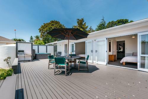Number Six - Oneroa Holiday Home