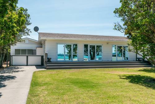 Number Six - Oneroa Holiday Home