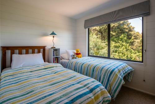 Franks Treehouse - Waiheke Holiday Home