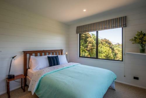 Franks Treehouse - Waiheke Holiday Home