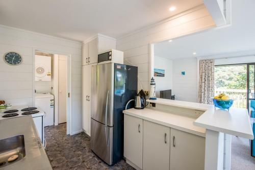 Franks Treehouse - Waiheke Holiday Home