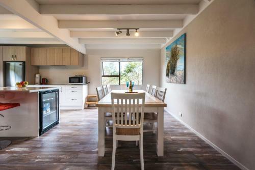Oneroa Oasis - Waiheke Island Holiday Home