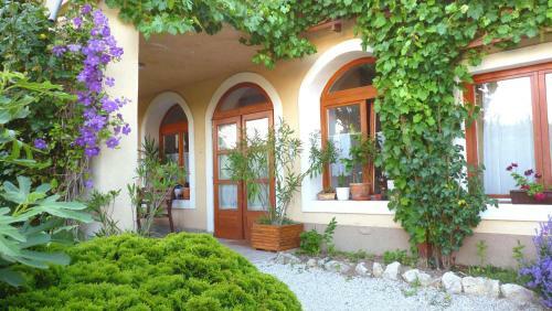 Hostal Dorka Vend�gh�z