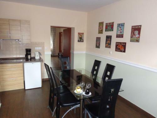 Nyirfa Apartmanh�z