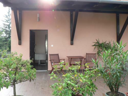 Nyirfa Apartmanh�z