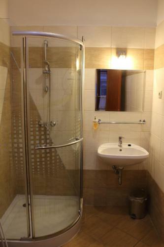 Nyirfa Apartmanh�z