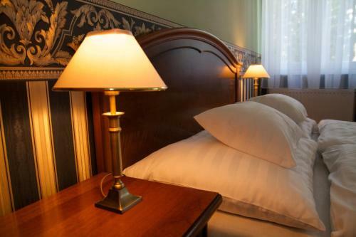 Plat�n Hotel & �tterem