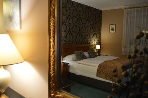 Plat�n Hotel & �tterem