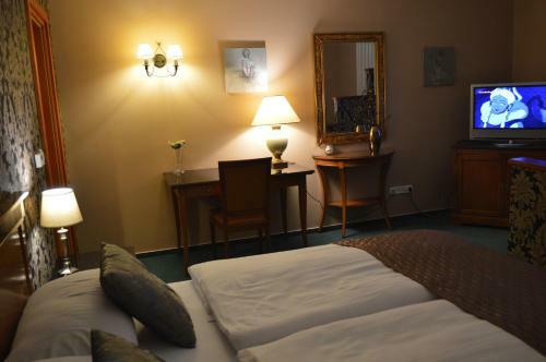 Plat�n Hotel & �tterem