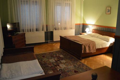 Plat�n Hotel & �tterem