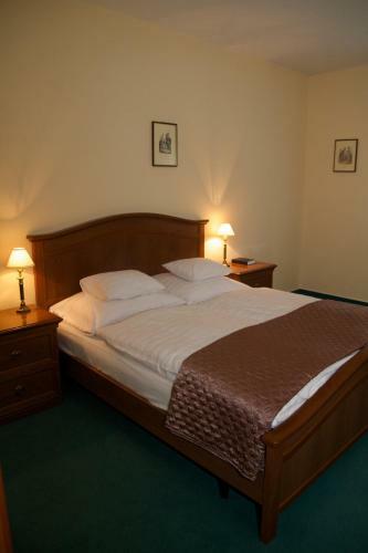 Plat�n Hotel & �tterem