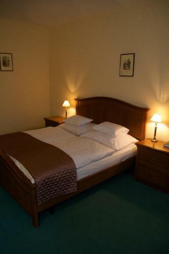 Plat�n Hotel & �tterem