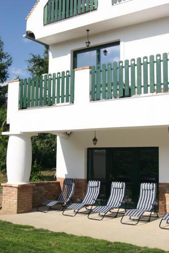 Bed & Breakfast P�los Resort