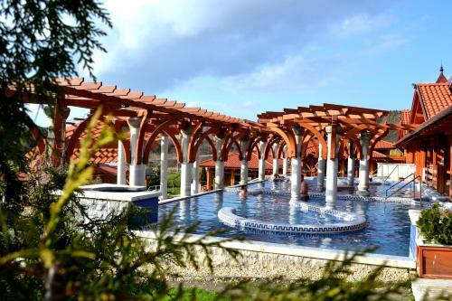 Hotel Cascade Resort & Spa
