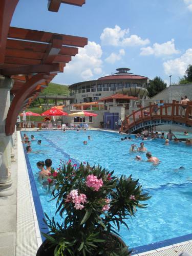 Hotel Cascade Resort & Spa