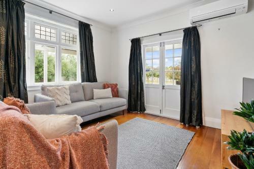 Brooklands Cottage - Martinborough Holiday Home