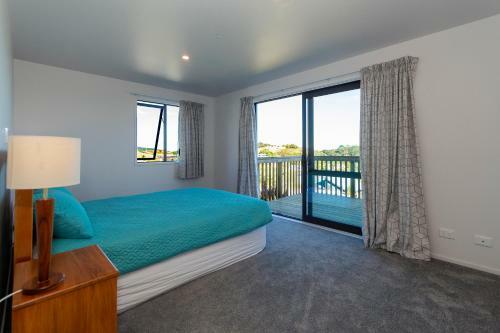 Belvedere - Cable Bay Holiday Home