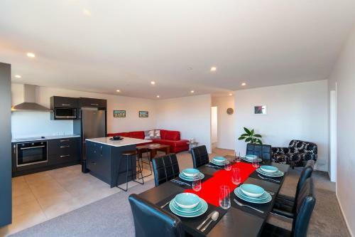 Belvedere - Cable Bay Holiday Home